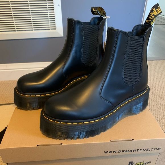 Dr. Martens Women's 2976 Quad Chelsea Boot - BlackSize: 8 - Picture 2 of 9